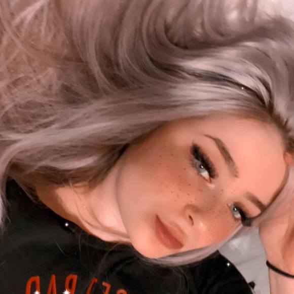 Profile Picture of Briana Earnest (@brianaearnest) on Poshmark