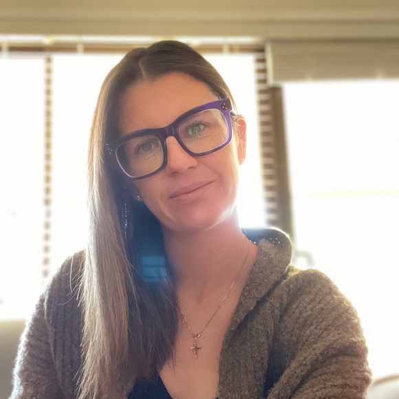 Profile Picture of Beth Tobin (@bethanyjoytobin) on Poshmark