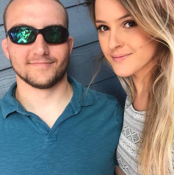 Profile Picture of Bianca Fernandes (@biancamelo7) on Poshmark