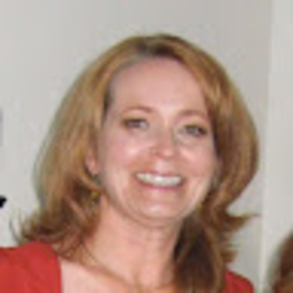 Profile Picture of Alice Fernandez (@alicefc21) on Poshmark