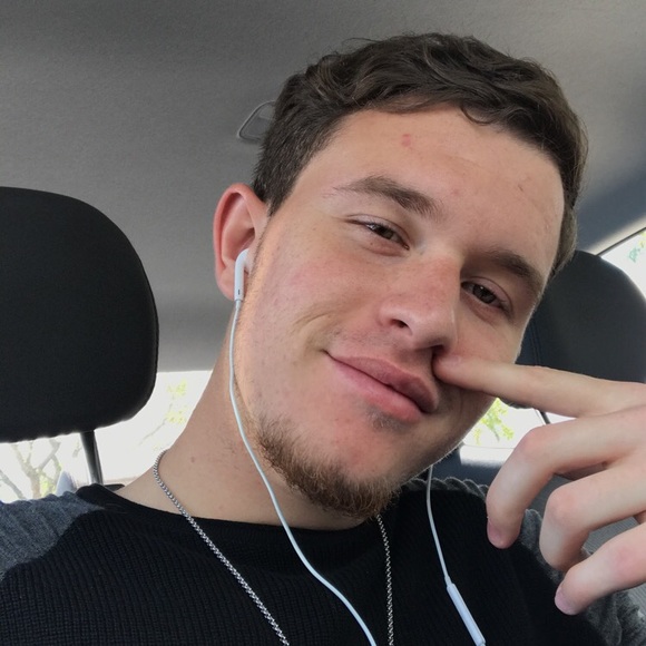 Profile Picture of Mathew Rossello (@mathew_rossello) on Poshmark