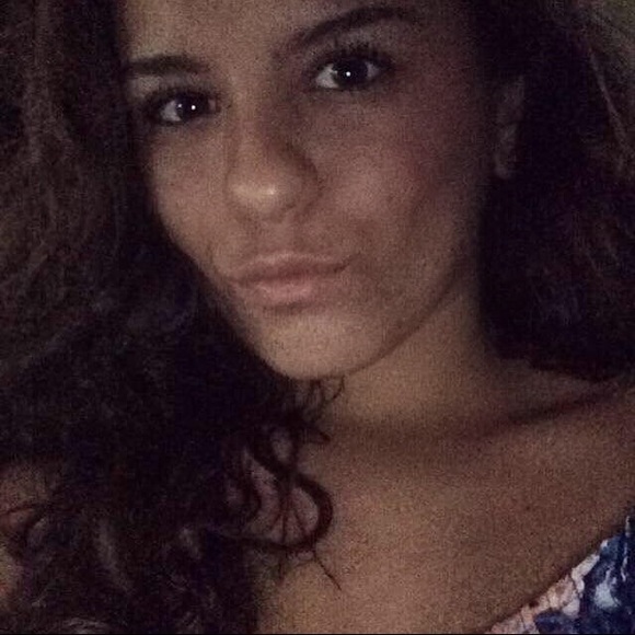 Profile Picture of Rachel Parrott (@okrachel_) on Poshmark