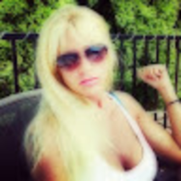 Profile Picture of Rebecca Adaway (@beccaob) on Poshmark