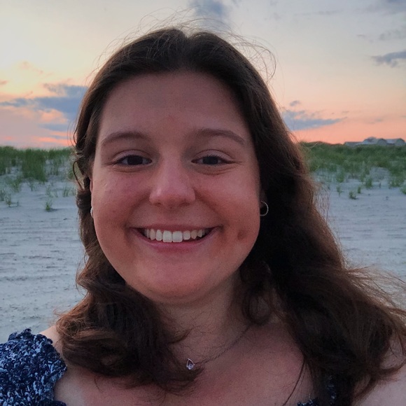 Profile Picture of Lindsey Siciliano (@lsicil) on Poshmark