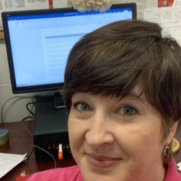 Profile Picture of Lauren Kieschnick (@n2lgik) on Poshmark