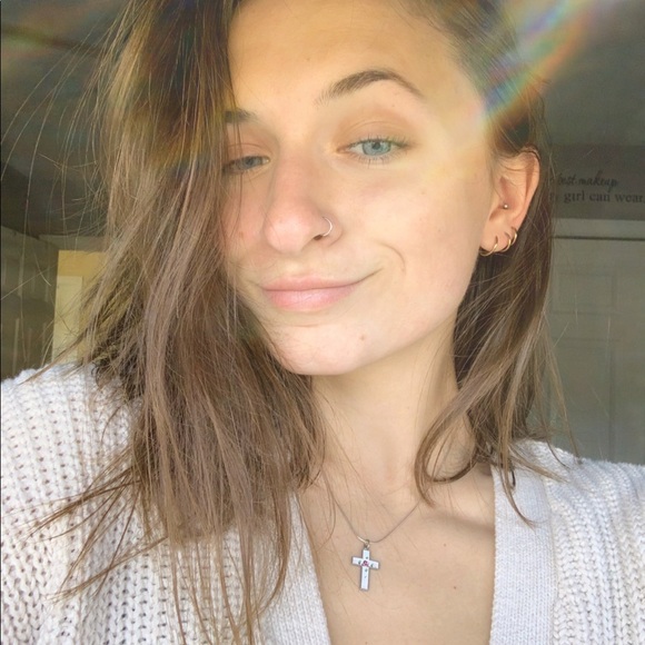 Profile Picture of Danielle Kempf (@danikempf0411) on Poshmark