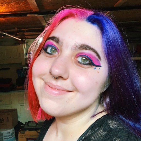 Profile Picture of Anna Grages (@wackywonderland) on Poshmark