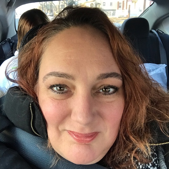 Profile Picture of Fran Twaron (@twaron99) on Poshmark