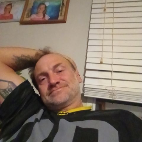 Profile Picture of Eugene Hartman jr. (@eugenehartma155) on Poshmark