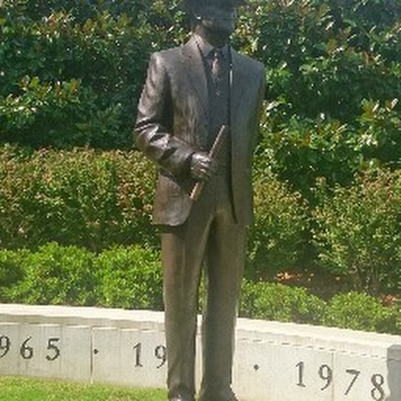 Profile Picture of John Hewett (@fsuroxu) on Poshmark