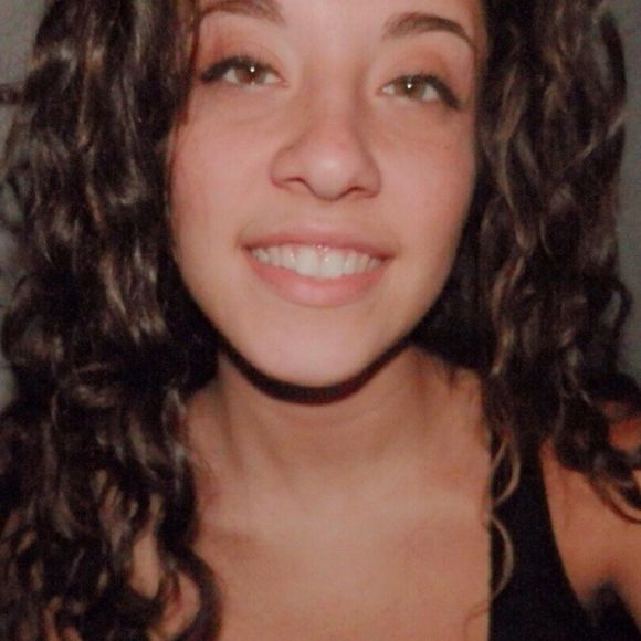 Profile Picture of Taylor Brouillet (@lola1894) on Poshmark