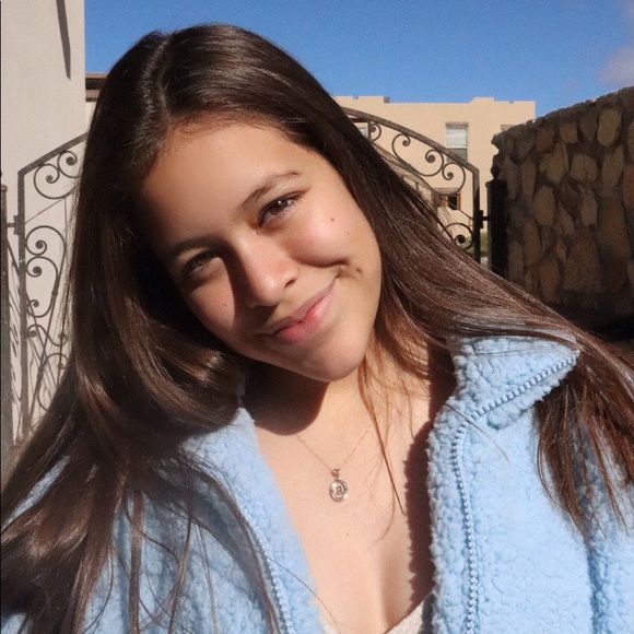 Profile Picture of Daniela Galeana (@dgaleanaruiz) on Poshmark