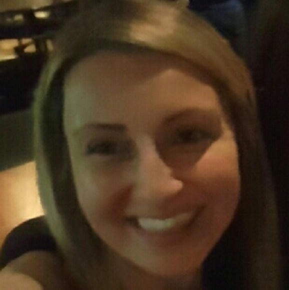 Profile Picture of Sonia Delligatti (@sdelli1989) on Poshmark