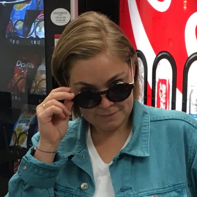 Profile Picture of Fake Handshake (@LizzieBartelt) on Twitter