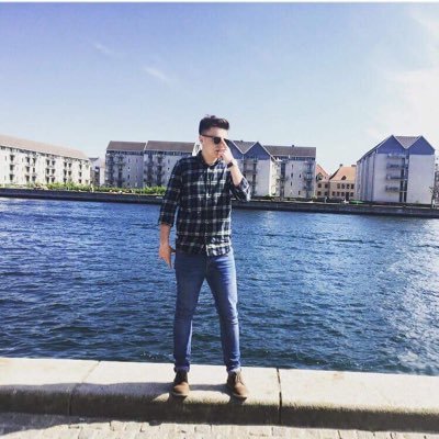 Profile Picture of Josh Nicholson (@LetItDeeej) on Twitter