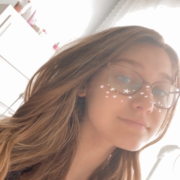 Charlotte Robbins - Poshmark Profile Picture of Charlotte Robbins (@charlotte_hope7) on Poshmark