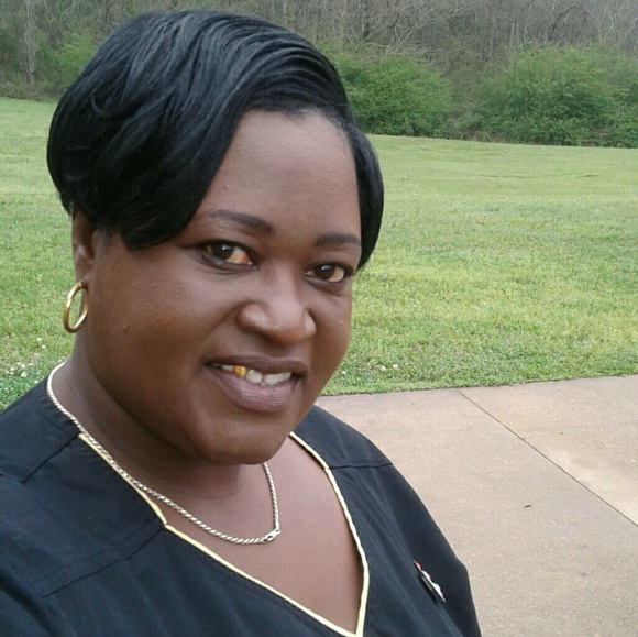 Profile Picture of Felicia Cooley (@cooleyfe) on Poshmark