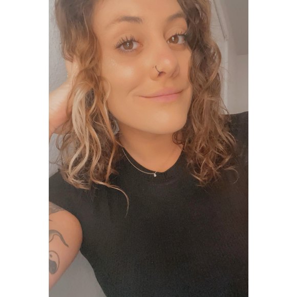 Profile Picture of Jaelynn Comeaux (@jaelynncomeaux) on Poshmark