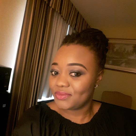 Profile Picture of Merit Akudo (@meritbeauty) on Poshmark