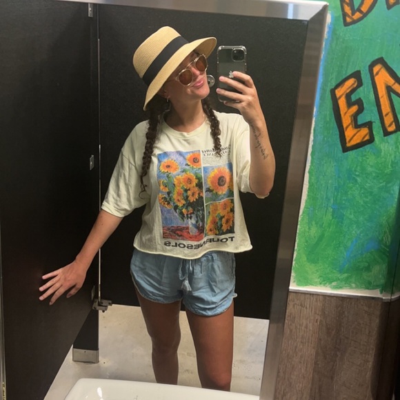 Profile Picture of Karlee Pezzano (@hotkarlll) on Poshmark