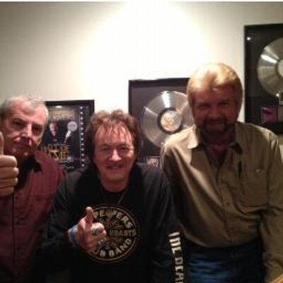 Profile Picture of Andy Wand (@AndyWandMusic) on Twitter