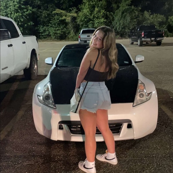 Profile Picture of Alexis Caldemeyer (@lexijo33) on Poshmark