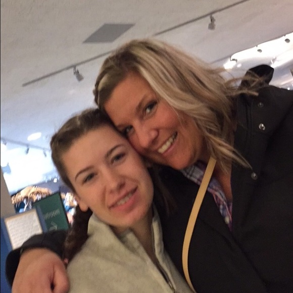 Profile Picture of Gabby Homick (@gabby2145) on Poshmark