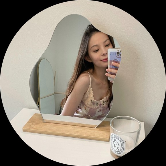 Profile Picture of Emily Zhang (@xz4qc) on Poshmark