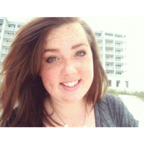 Profile Picture of Megan Harwell (@megan__lyn__) on Poshmark