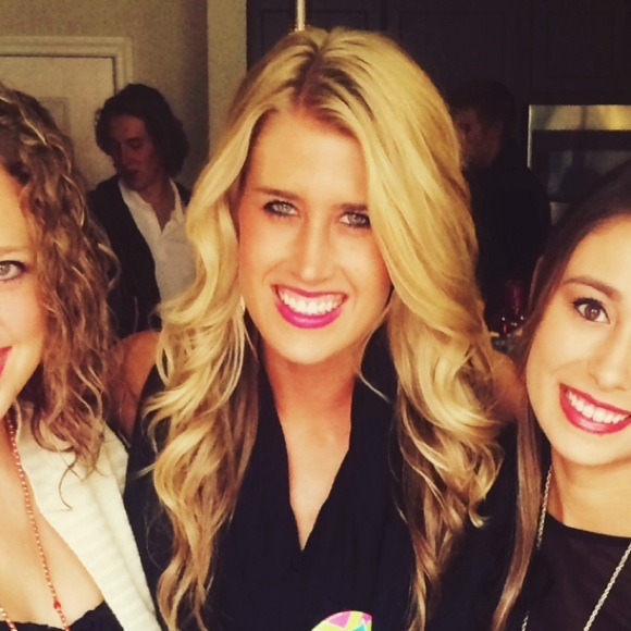 Erin Kovalski - Poshmark Profile Picture of Erin Kovalski (@erinlk93) on Poshmark