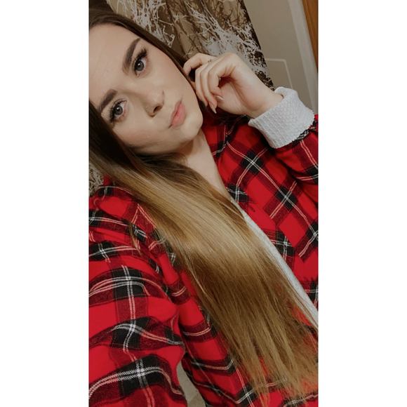 Profile Picture of Chloe Sinnett (@chloesinnett) on Poshmark