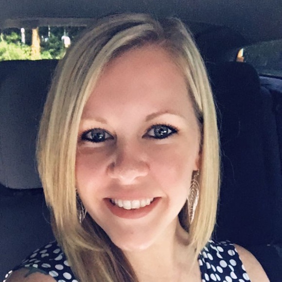 Profile Picture of Stephanie Windsor (@swindsor14) on Poshmark
