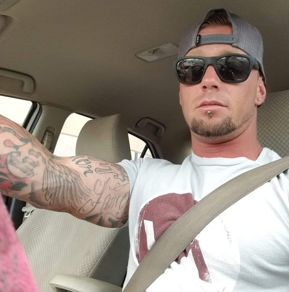 Profile Picture of Nathan Riddle (@riddlemoney7) on Poshmark