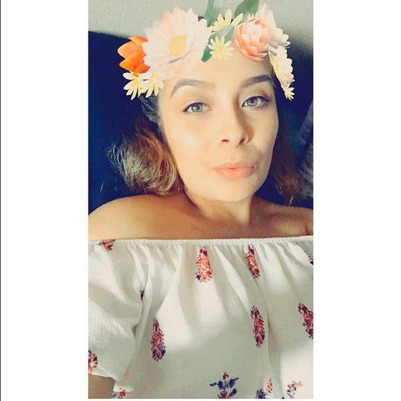 Profile Picture of Alexis Vega (@vegaaa1285) on Poshmark