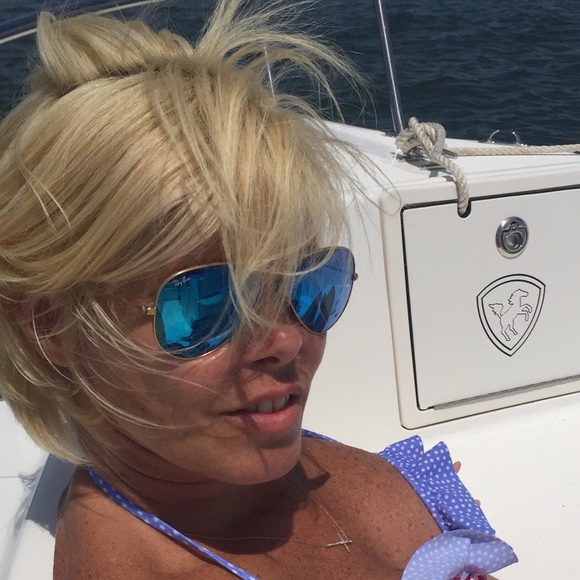 Profile Picture of Sharon Schoenstein (@sschoenstein137) on Poshmark