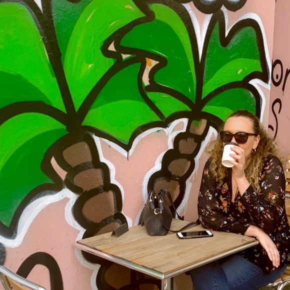 Suzanna Brozozog - Poshmark Profile Picture of Suzanna Brozozog (@suzbrozozog) on Poshmark