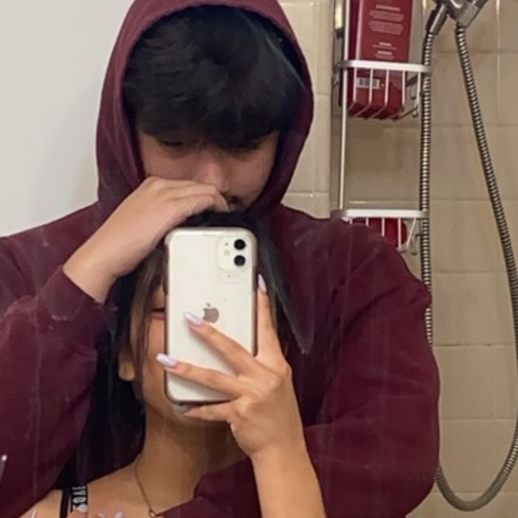 Profile Picture of Ellie Brausen (@elle_belle1025) on Poshmark