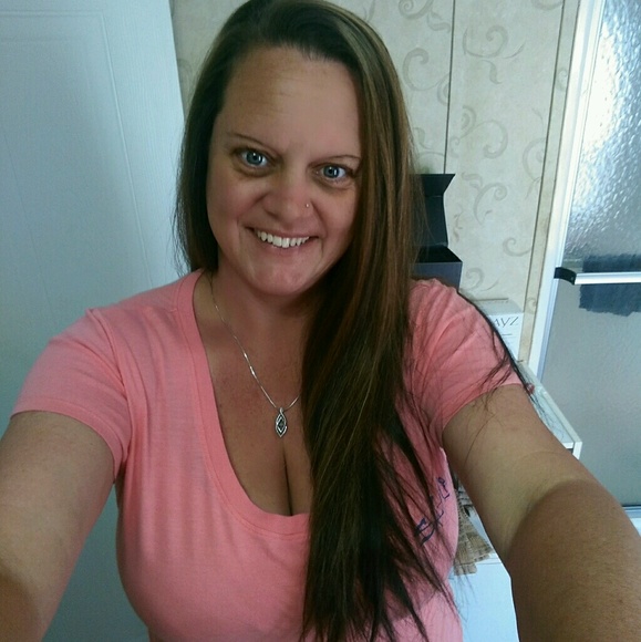 Profile Picture of Christina Cothran (@christinacothra) on Poshmark