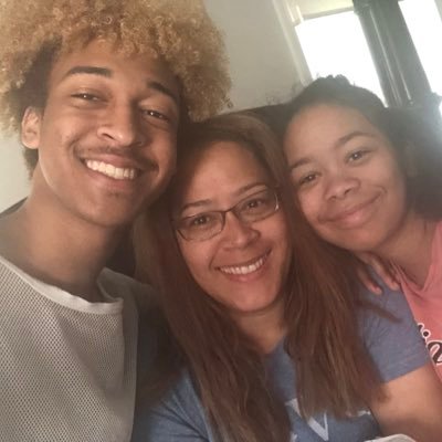 Profile Picture of Shell Wes (@wesley_michelle) on Twitter