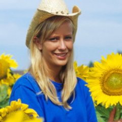 Profile Picture of Lucy Snyder (@angelchaor) on Twitter