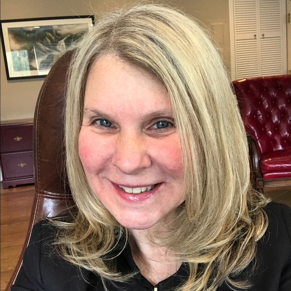 Profile Picture of Cheryl Wilczak (@cheryldv) on Poshmark