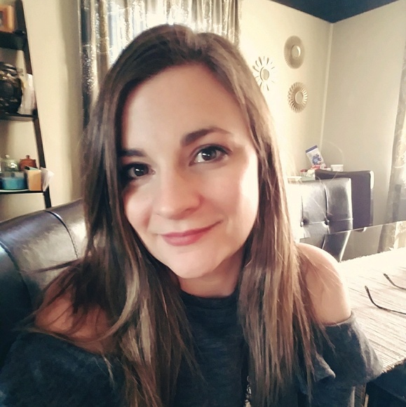 Profile Picture of Kristen Sinopoli (@kivadork) on Poshmark