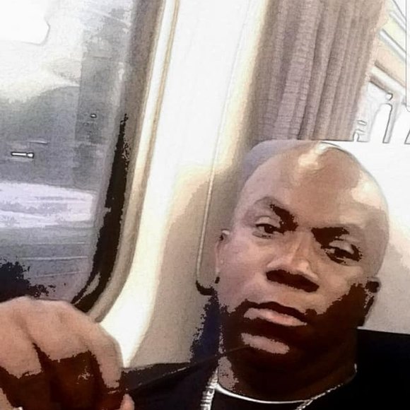 Profile Picture of Devon Anthony (@autoglasskag) on Poshmark