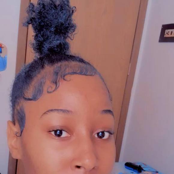 Profile Picture of Lanya Hicks norah (@lanyaschannel14) on Poshmark