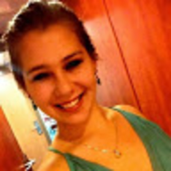 Profile Picture of Chelsea Cazorla (@chelseacazorla) on Poshmark