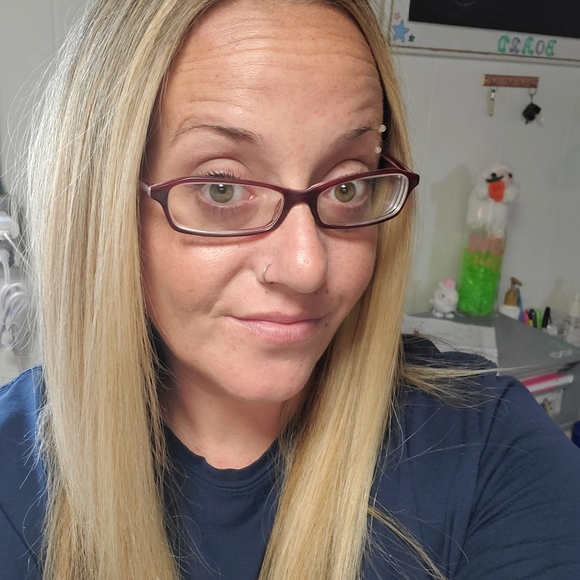 Cori Frank - Poshmark Profile Picture of Cori Frank (@coridee) on Poshmark