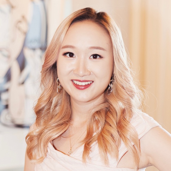 Profile Picture of Julia Xu (@julia_xu) on Poshmark