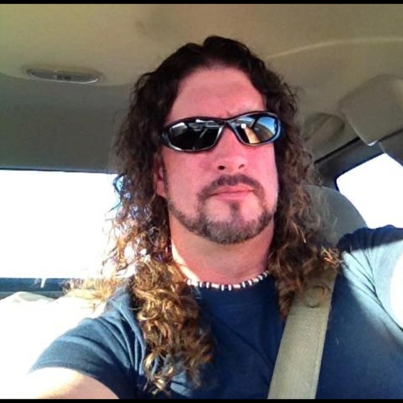 Profile Picture of Thomas Kellar (@thomas674) on Poshmark