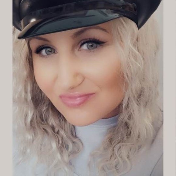 Profile Picture of Shannon Canelli (@scanelli) on Poshmark