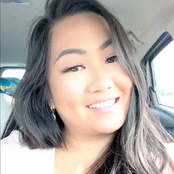 Profile Picture of Malyta Vue (@mvue) on Poshmark